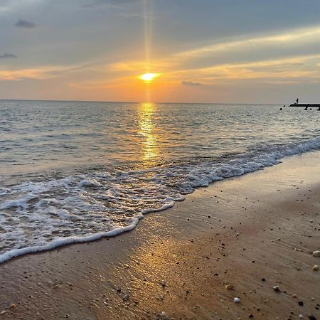 Green Town Hotel And Resort Port Dickson Bagian luar foto
