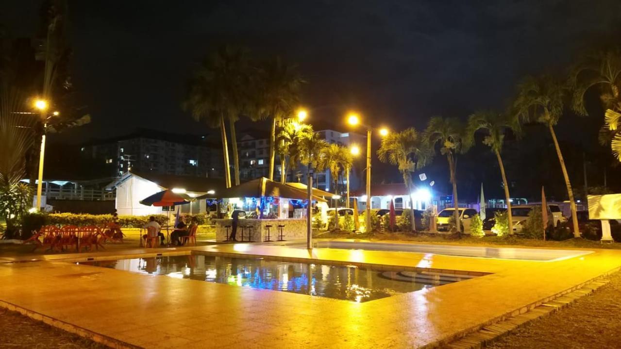 Green Town Hotel And Resort Port Dickson Bagian luar foto
