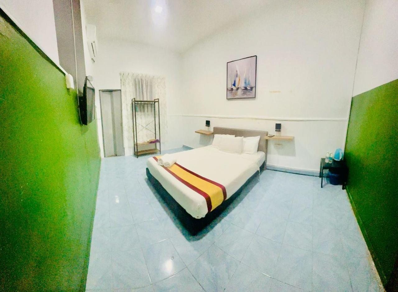 Green Town Hotel And Resort Port Dickson Bagian luar foto