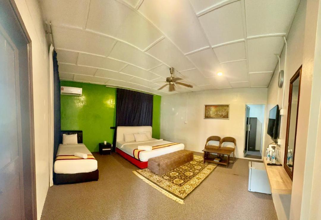 Green Town Hotel And Resort Port Dickson Bagian luar foto